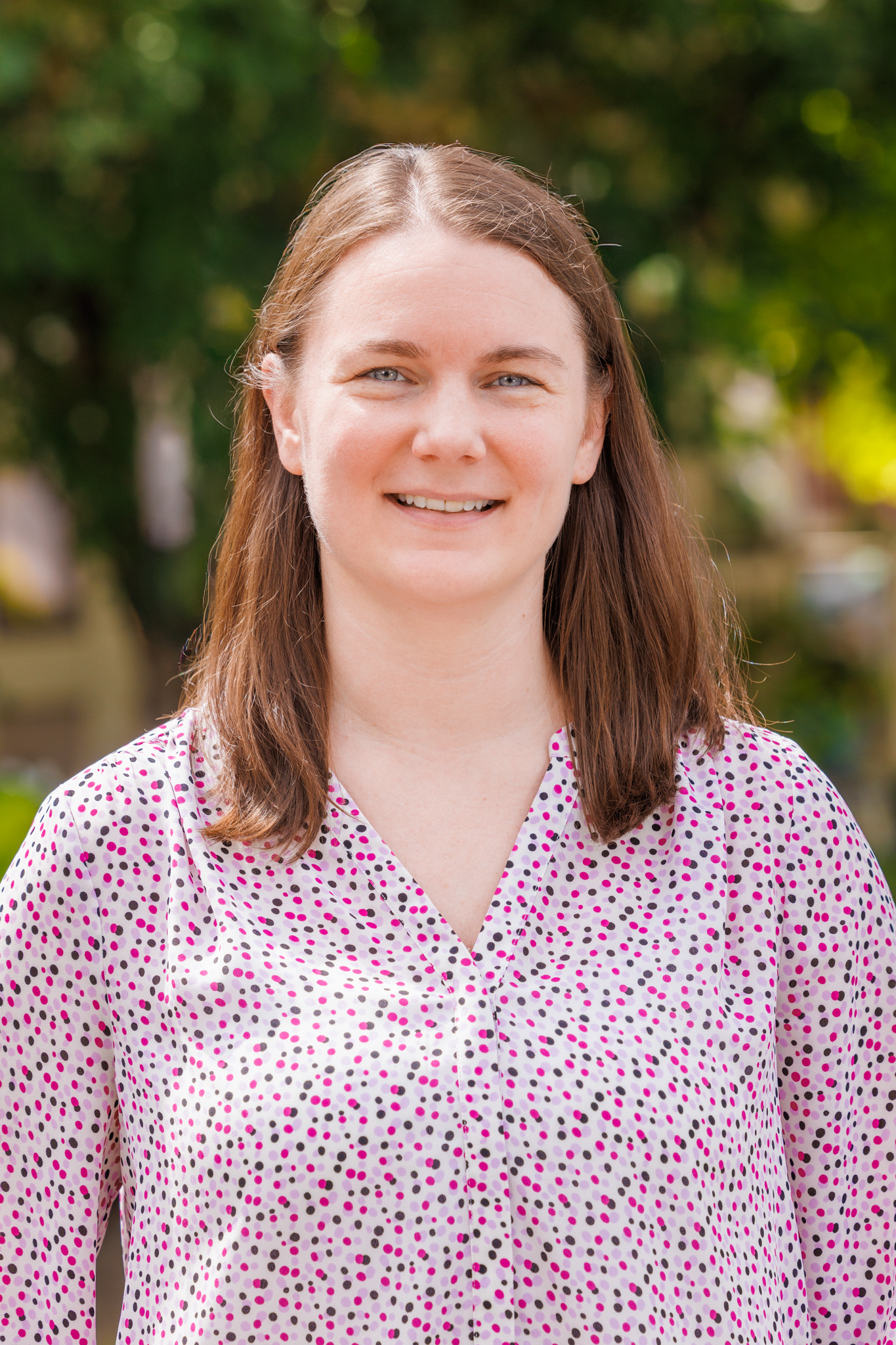 Julie Burrows Headshot